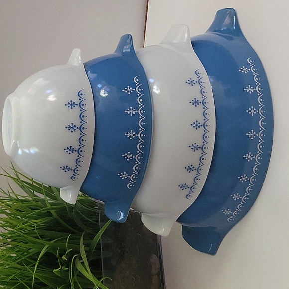 Pyrex Other - Vintage Pyrex Snowflake Blue Garland Set of 4 Cinderella Bowls 441 442 443 444